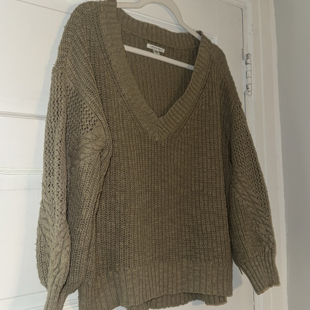 2 for $12 🎉 American Eagle Green V-Neck Sweater - Picture 6 of 11